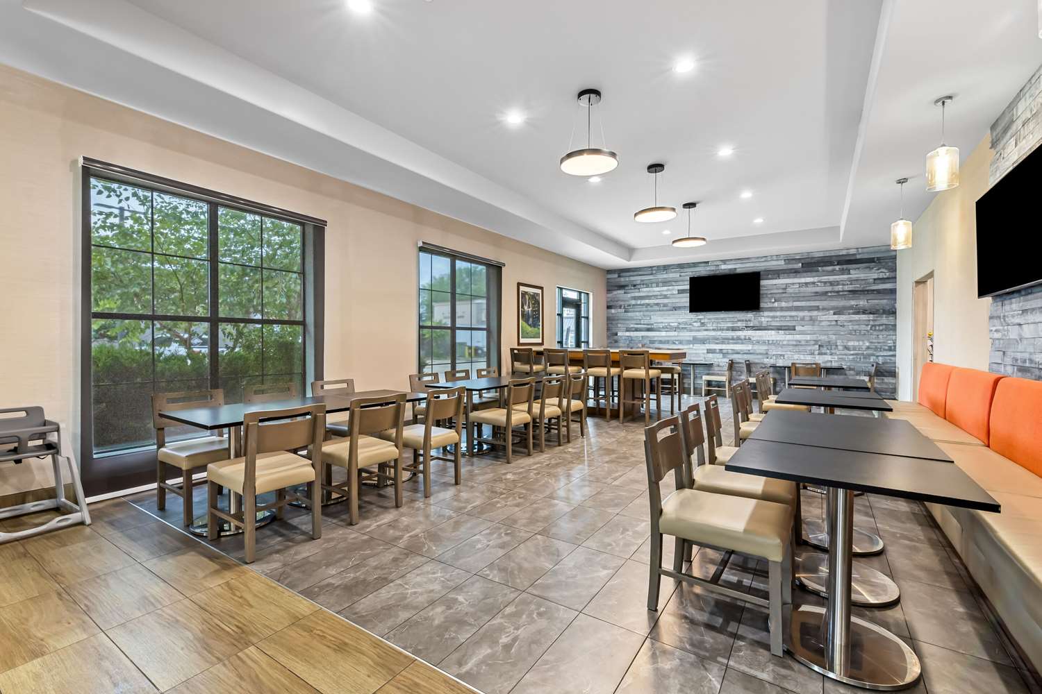Comfort Suites Columbia I-65 34/47
