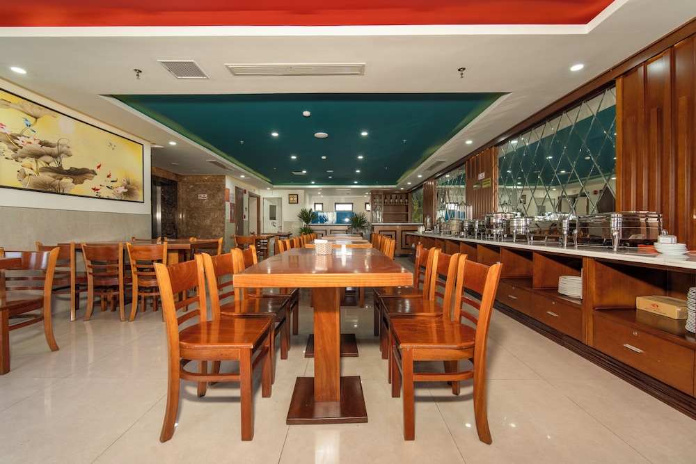 Royal Beach Hotel 58/67