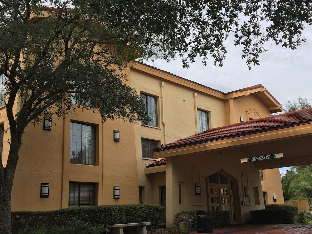 Days Inn by Wyndham Gainesville University I-75 5/37