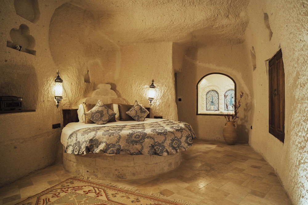 Hu of Cappadocia 15/50