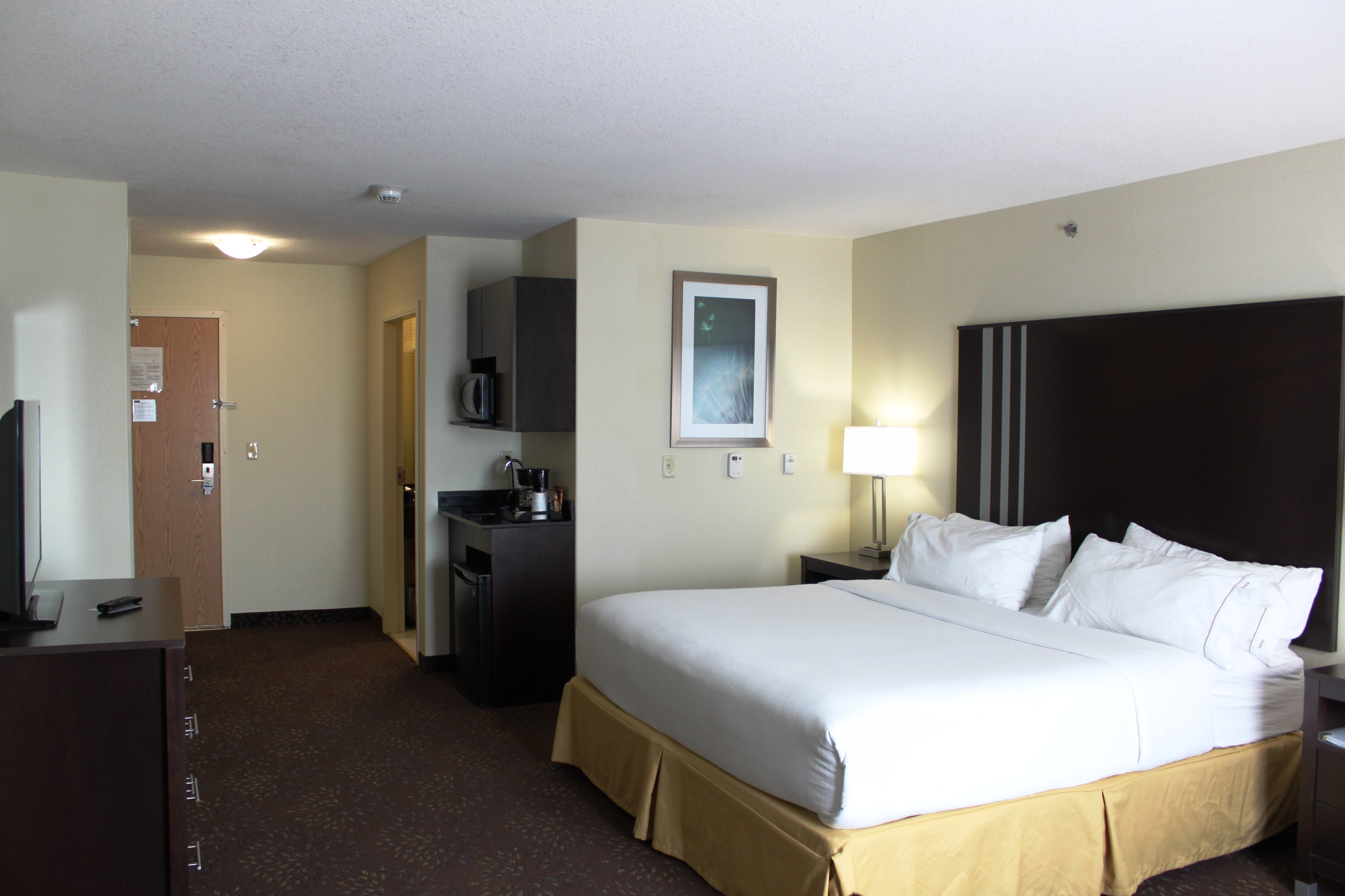 HOLIDAY INN EXPRESS YORKTON EAST 11/39