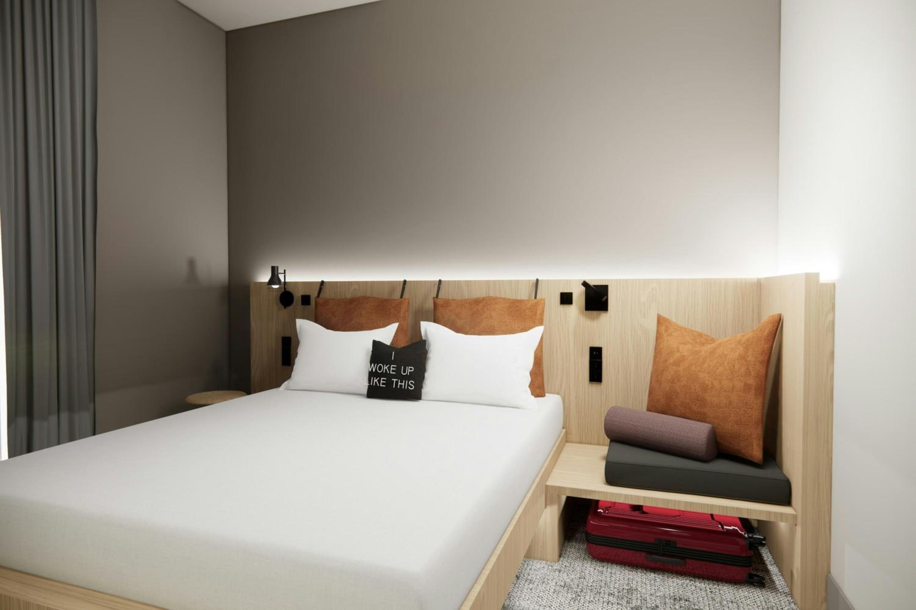Moxy, Queen Bed, City or River View