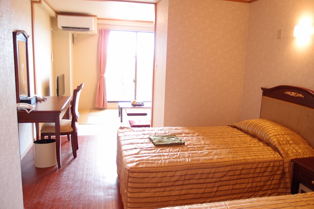 Hotel Castle Village Miyakojima (ex. Miyakojima Onsen Hotel) 8/37