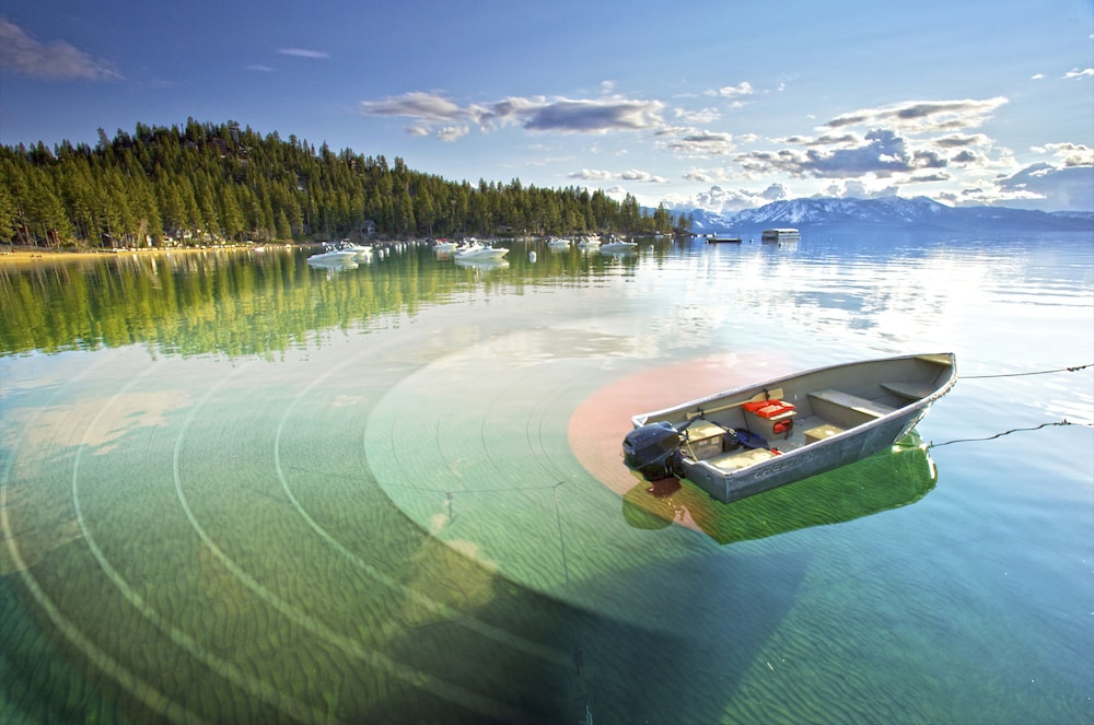 Golden Nugget Lake Tahoe Hotel & Casino 33/56