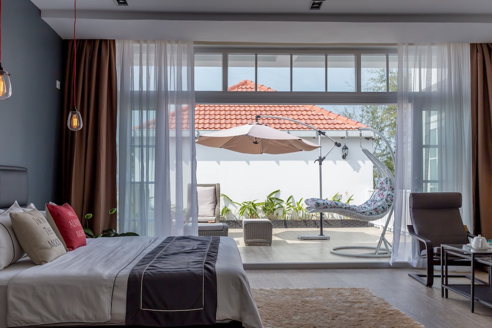 White Boutique Hotel and Residences 30/72