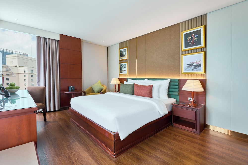 غرفة غراند بسرير كوين بإطلالة على المدينة، Kin Hotel Thi Sach Edition 4/10