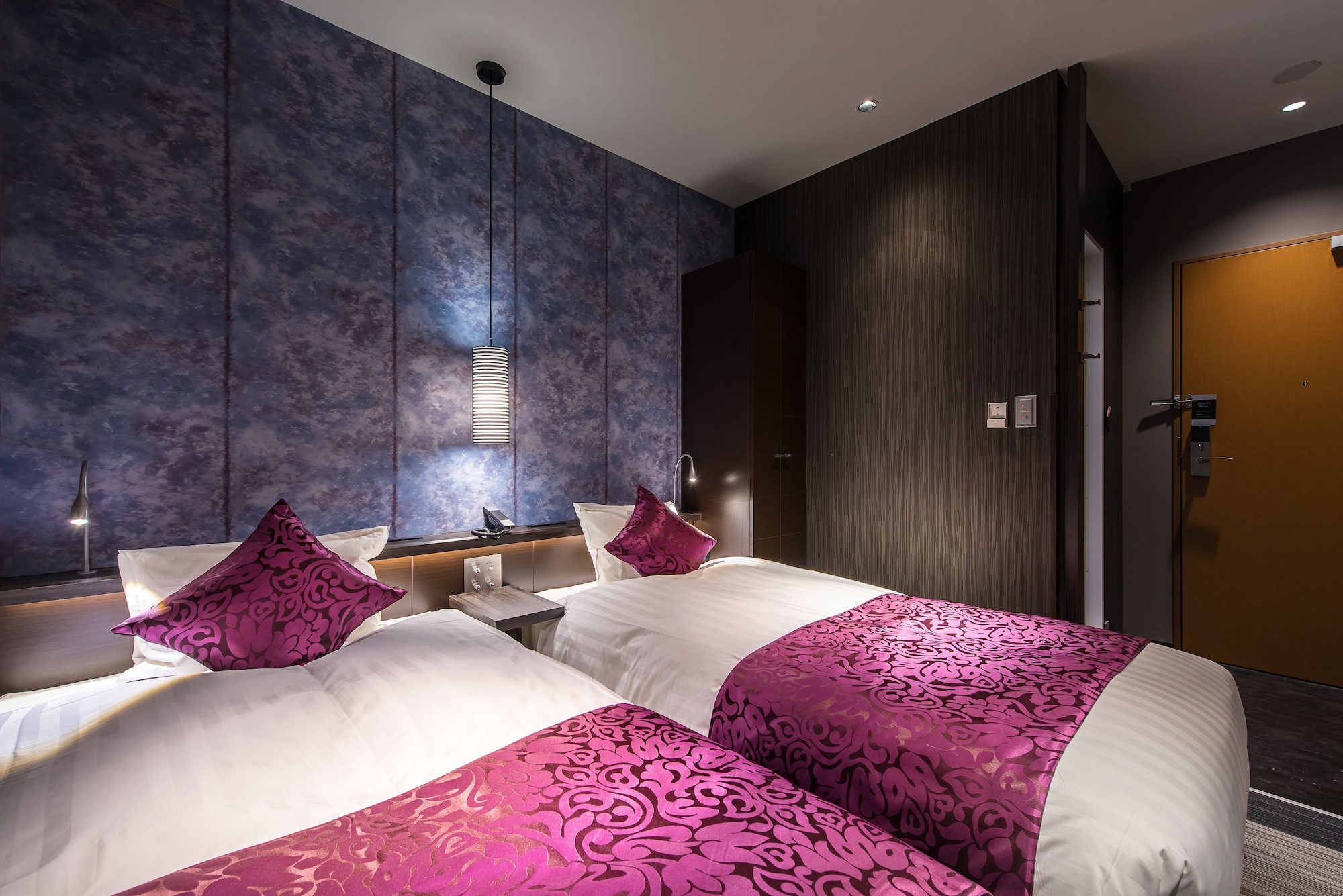 ROOM, TWIN BEDS