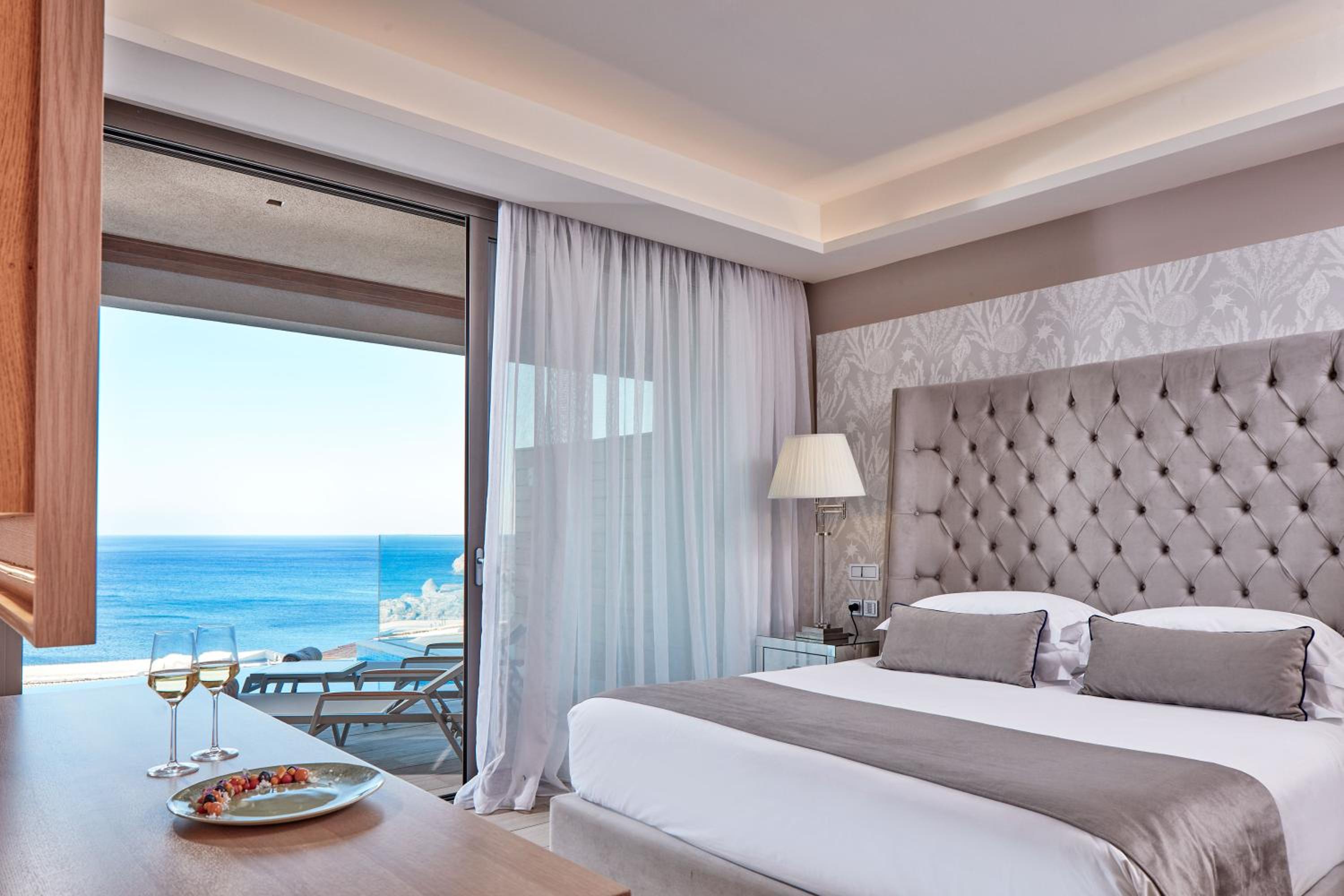 1 BEDROOM, SUITE, SIDE SEA VIEW, PRIVATE POOL