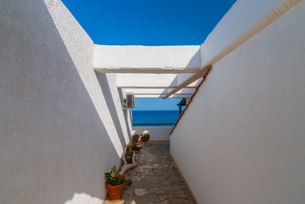 Grekis Hotel Apartments 31/33