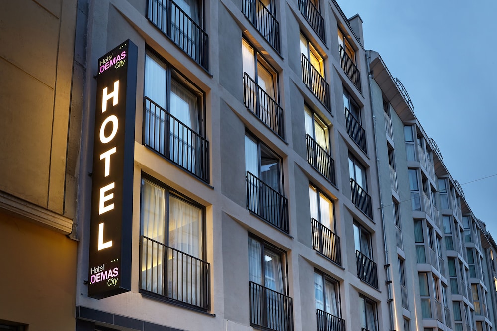 Hotel Demas City 3/72