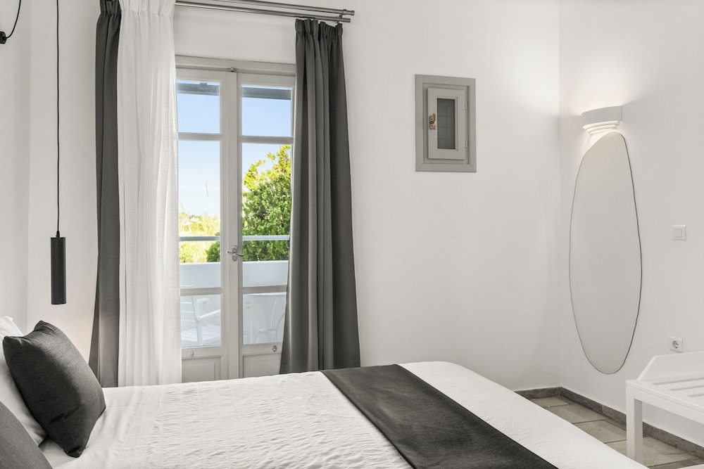 Superior, King Bed, Garden View
