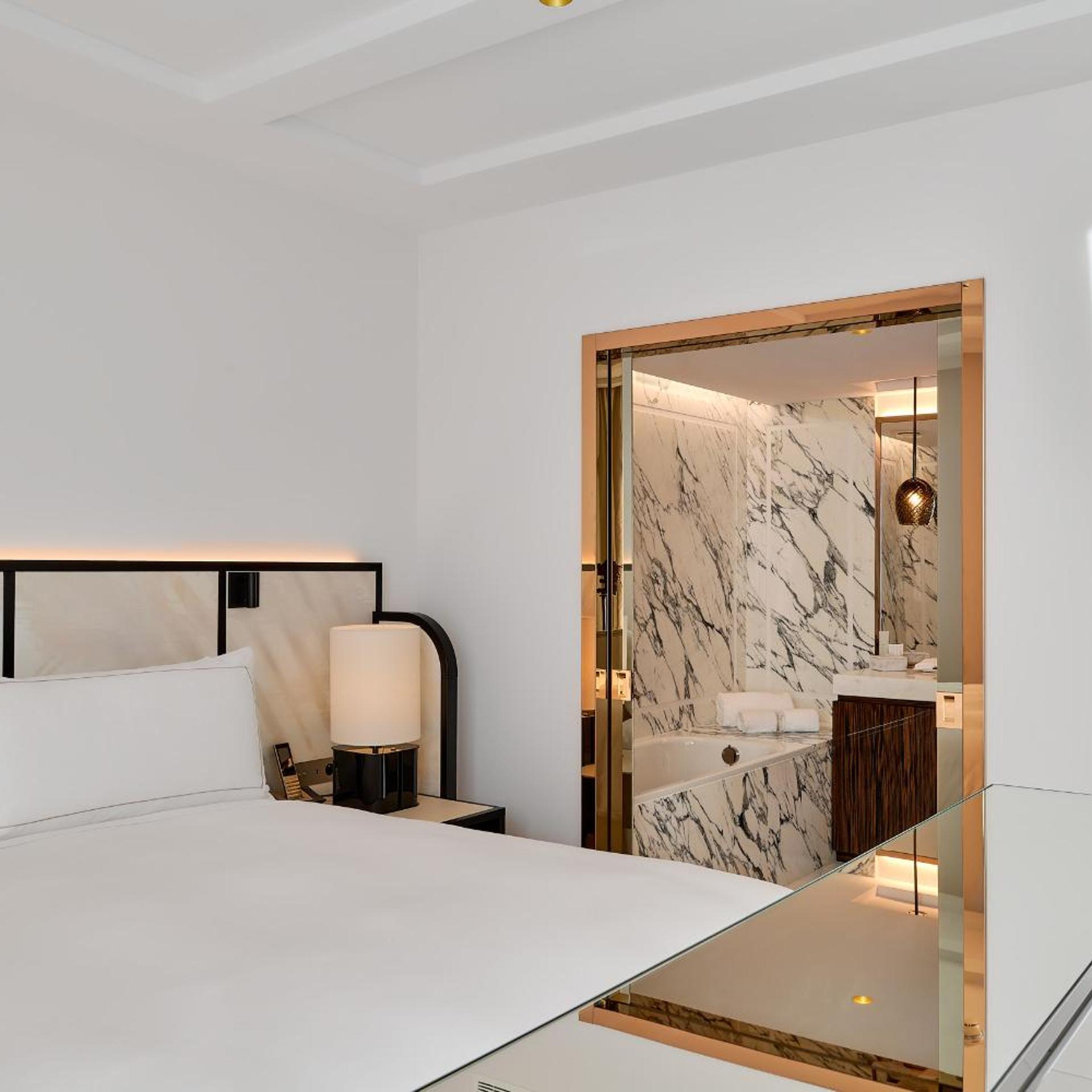 إقامة بسرير كينج بإطلالة على الحديقة بغرفتي نوم، Carlton Cannes, a Regent Hotel 2/4