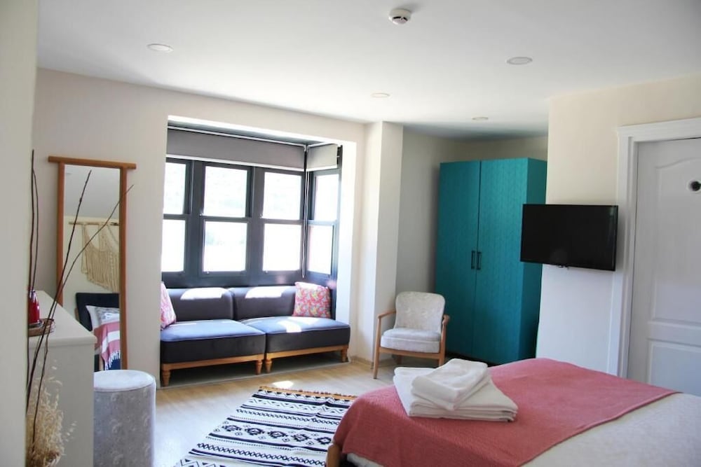 Maison Boheme Hotel 5/17