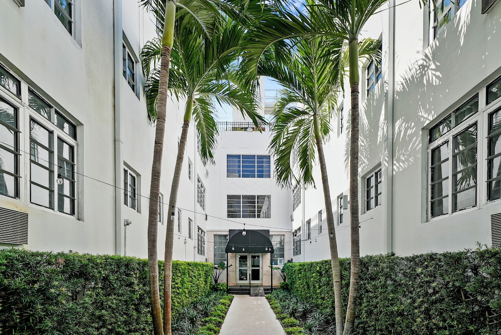Lincoln Arms Suites 68/73