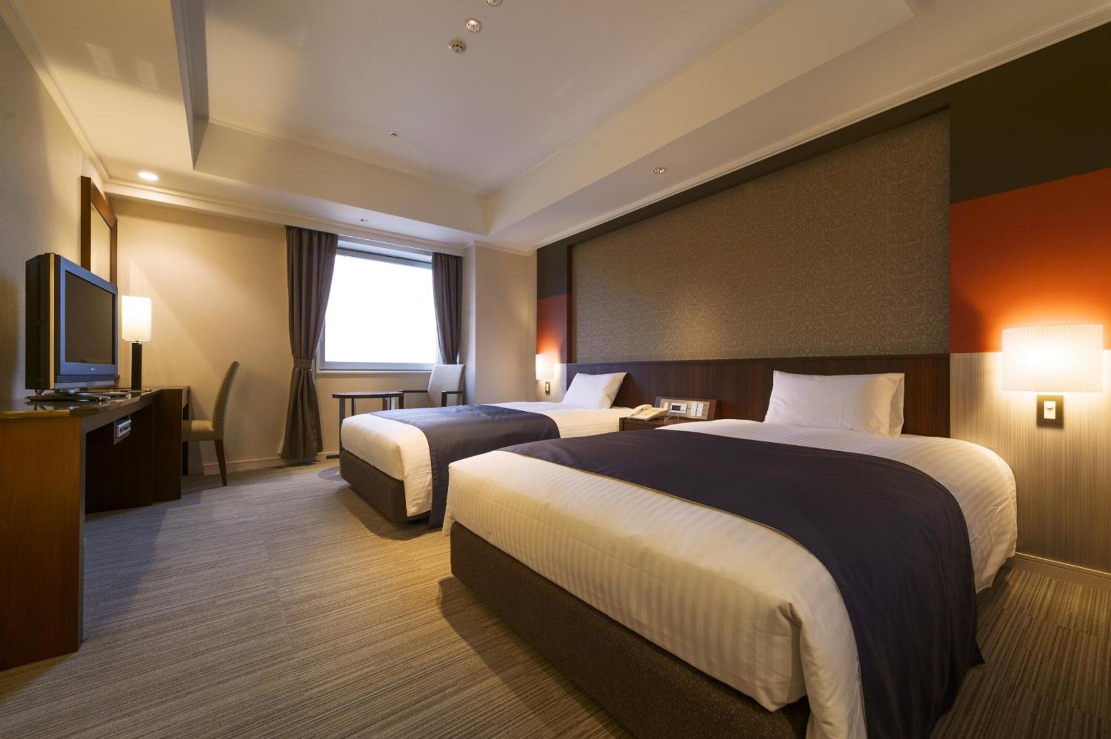 Tower, Twin Beds