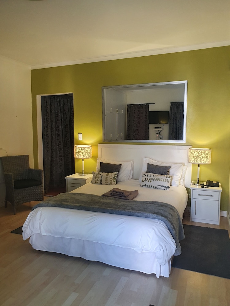 The Langholm Hotel 6/44