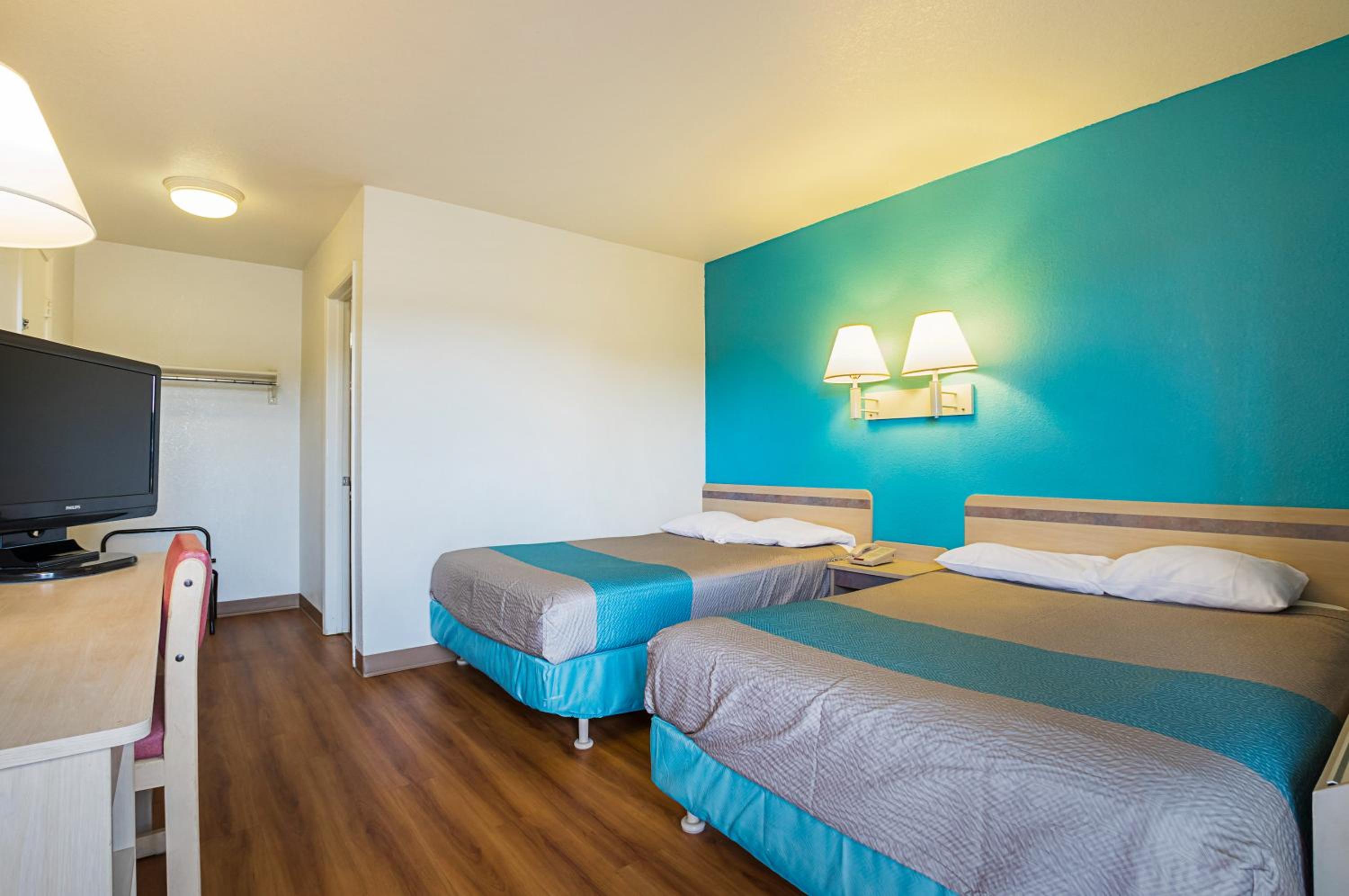 ROOM, QUADRUPLE