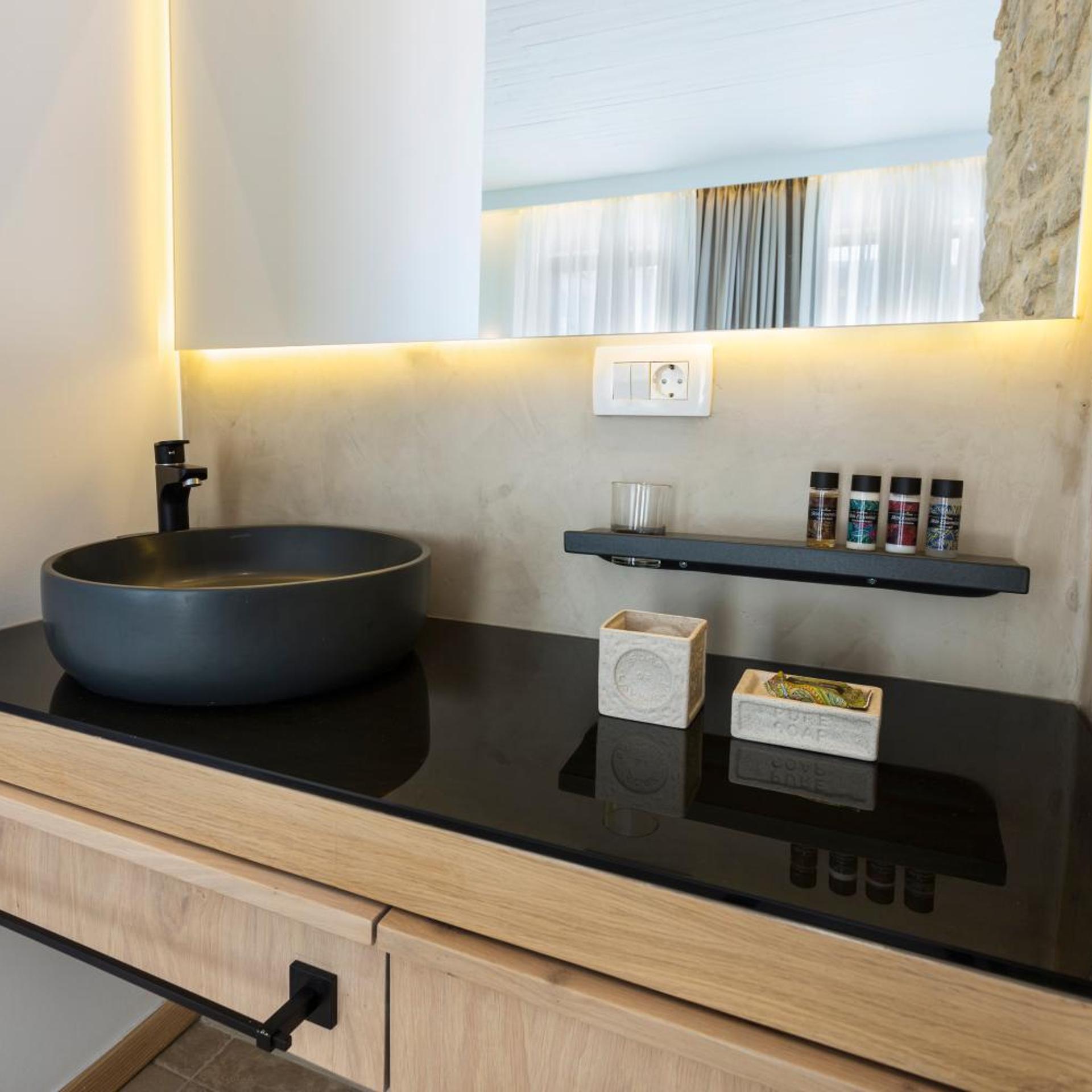 Kalamaki Luxury Suites 49/51