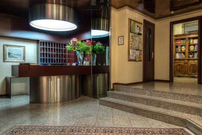 Mini Palace Hotel 7/64