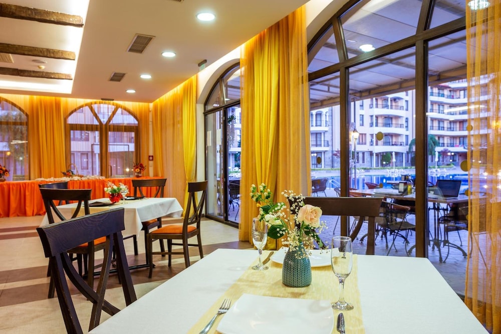 Royal Sun Holiday Complex 30/50