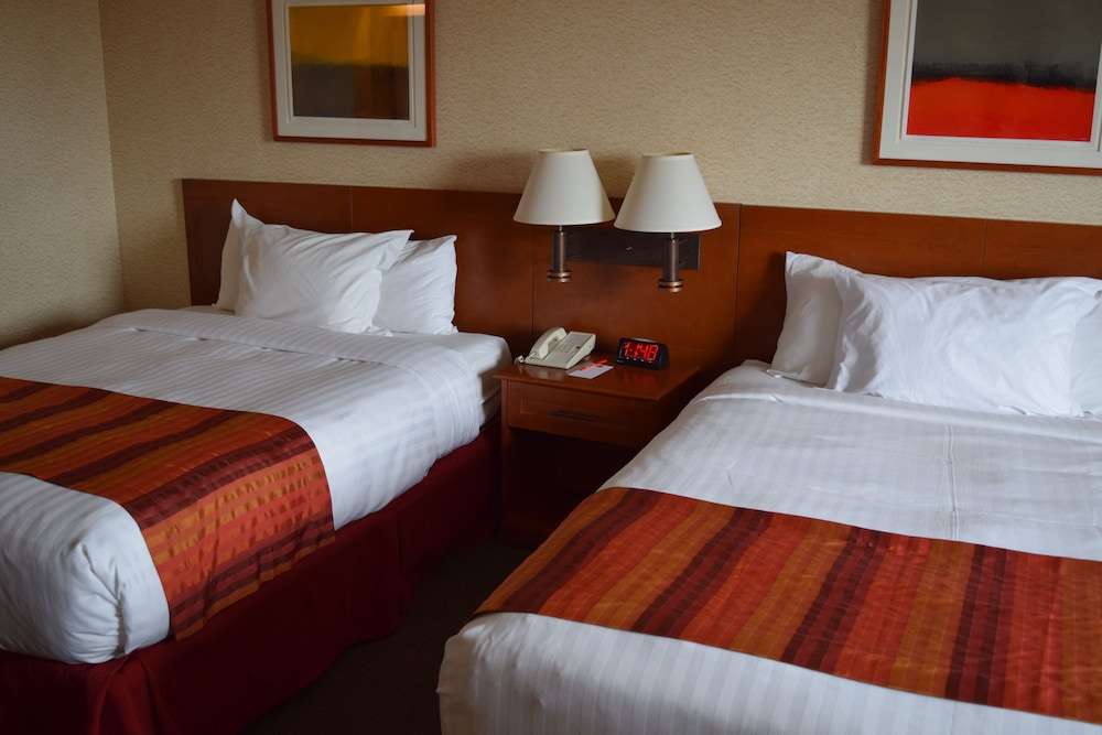Gateway Hotel and Conference Center 6/53