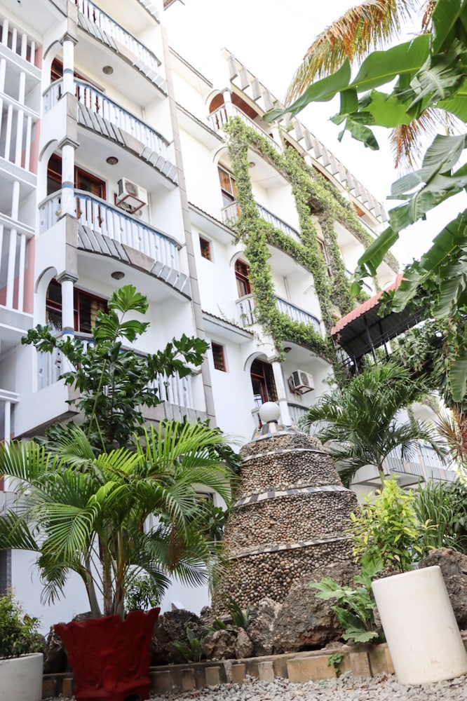 Darajani Hotel Ltd 46/50