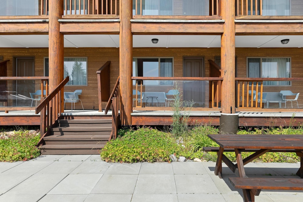 Kootenay Lakeview Resort, BW Signature Collection in BRITISH COLUMBIA