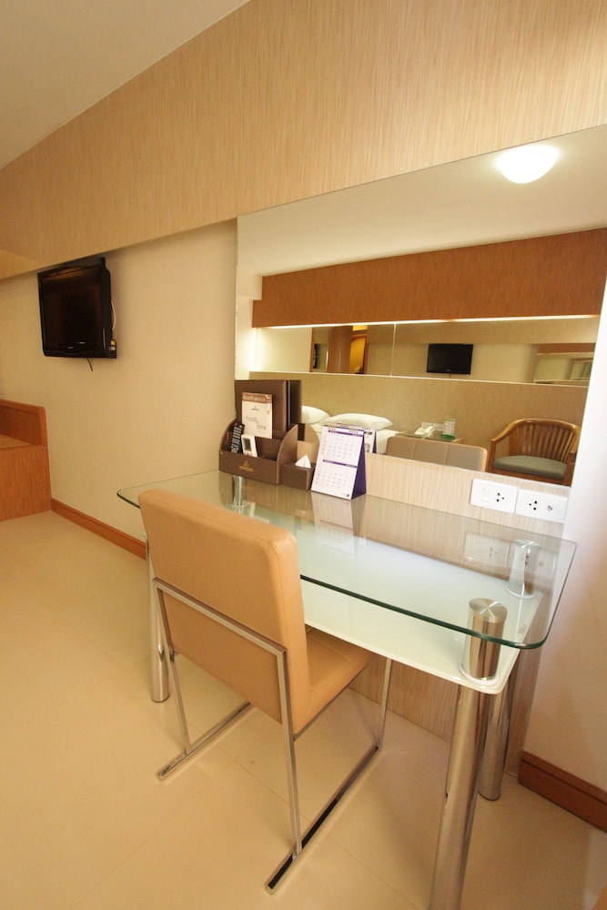 Golden City Rayong Hotel 58/69