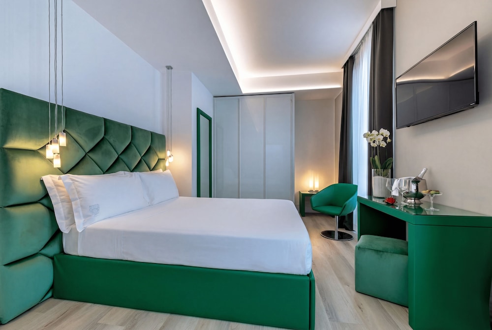 DELUXE, DOUBLE BED