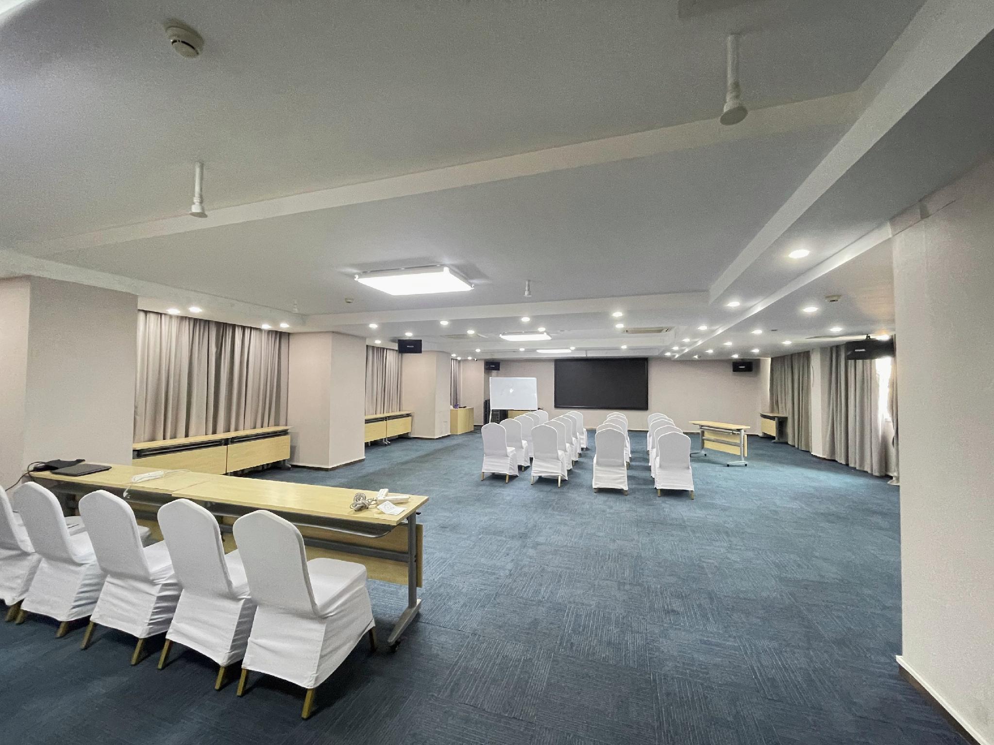 Lavande Hotel (Foshan South Railway Station Bijiang Light Rail Station) 31/43