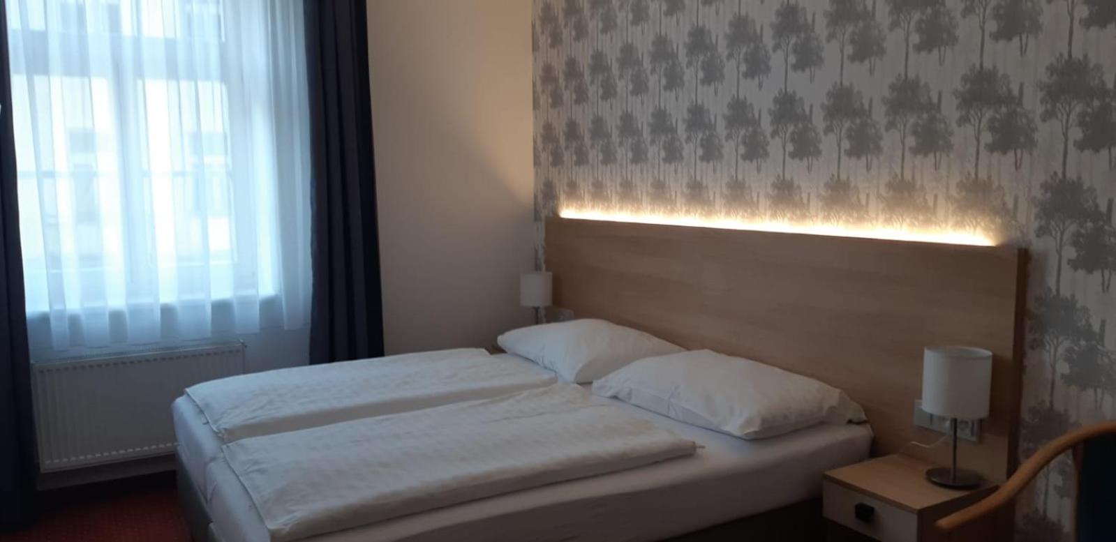Flora Hotel 17/60