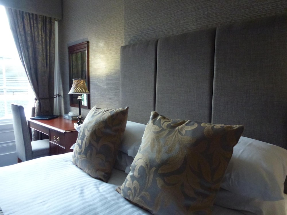 Shaw Hill Golf Resort & Spa Hotel 20/50