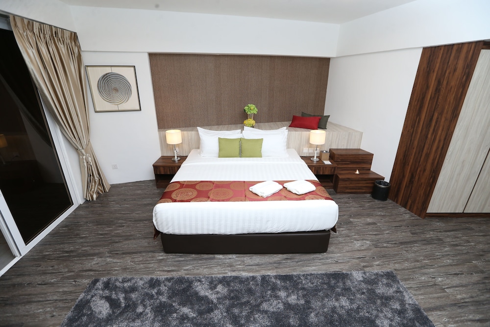 Amerald Resort Hotel 7/35