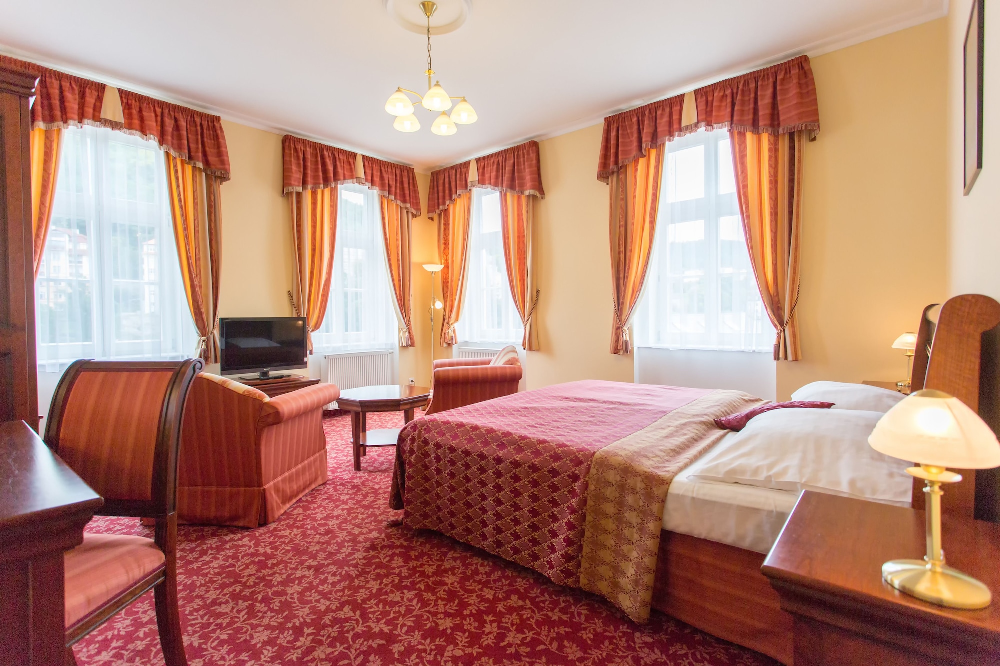 ECONOMY, TWIN BEDS