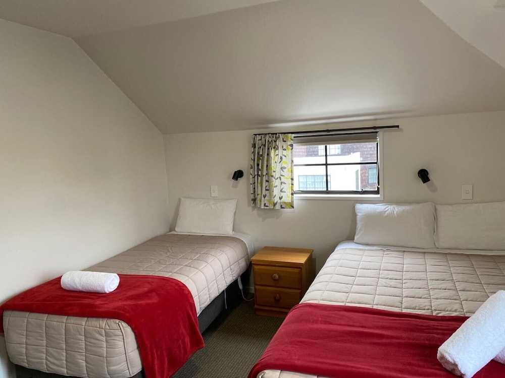 SOUTHERN COMFORT MOTEL 24/74