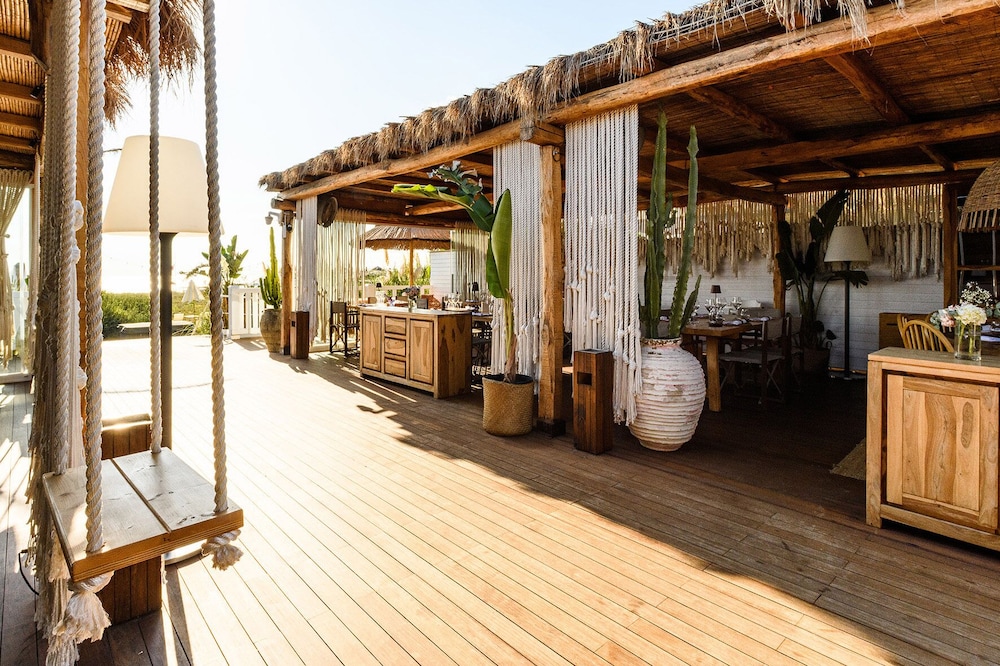 Cumeja Beach Club Hotel 44/52