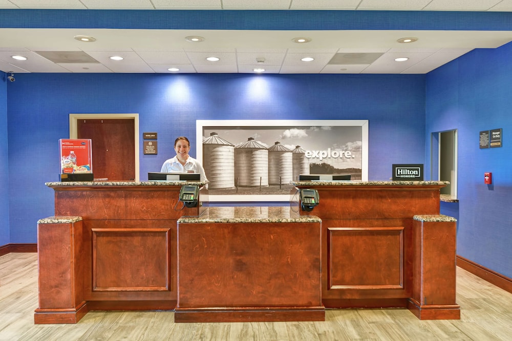 Hampton Inn & Suites Fredericksburg-at Celebrate Virginia 5/39