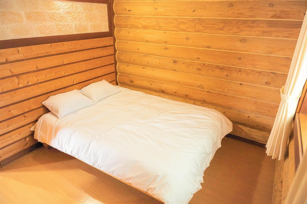 Jeju Jungmun Log Pension Resort 17/50