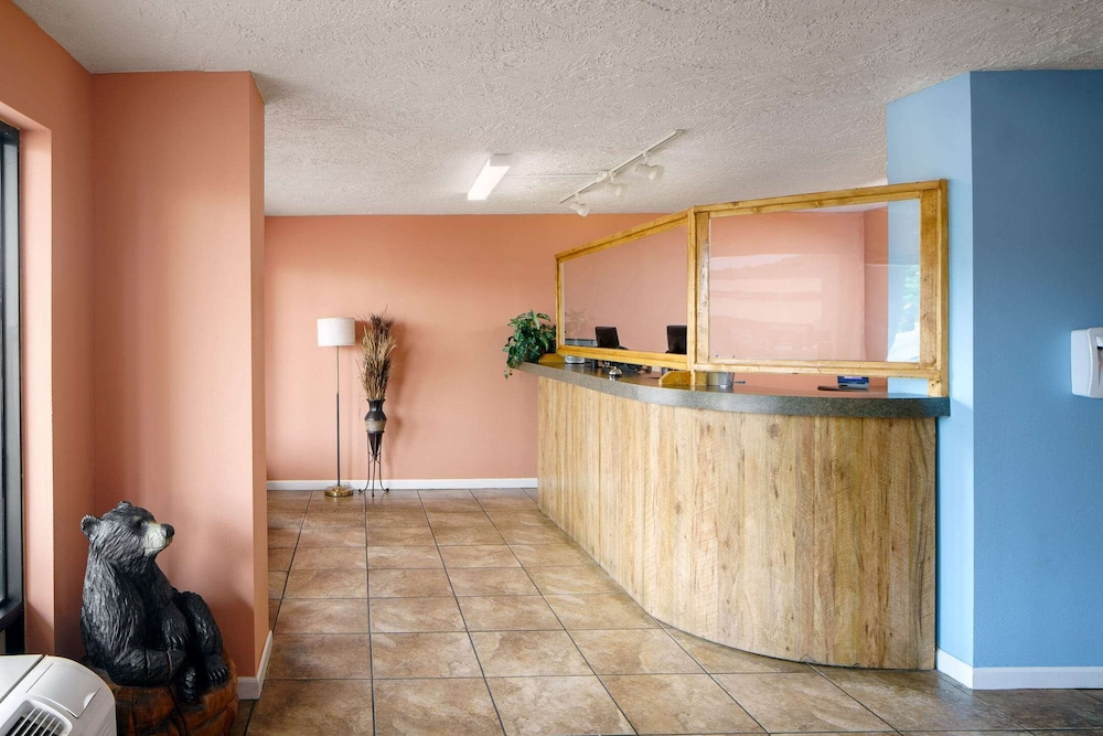 Americana Inn a Travelodge by Wyndham 9/50