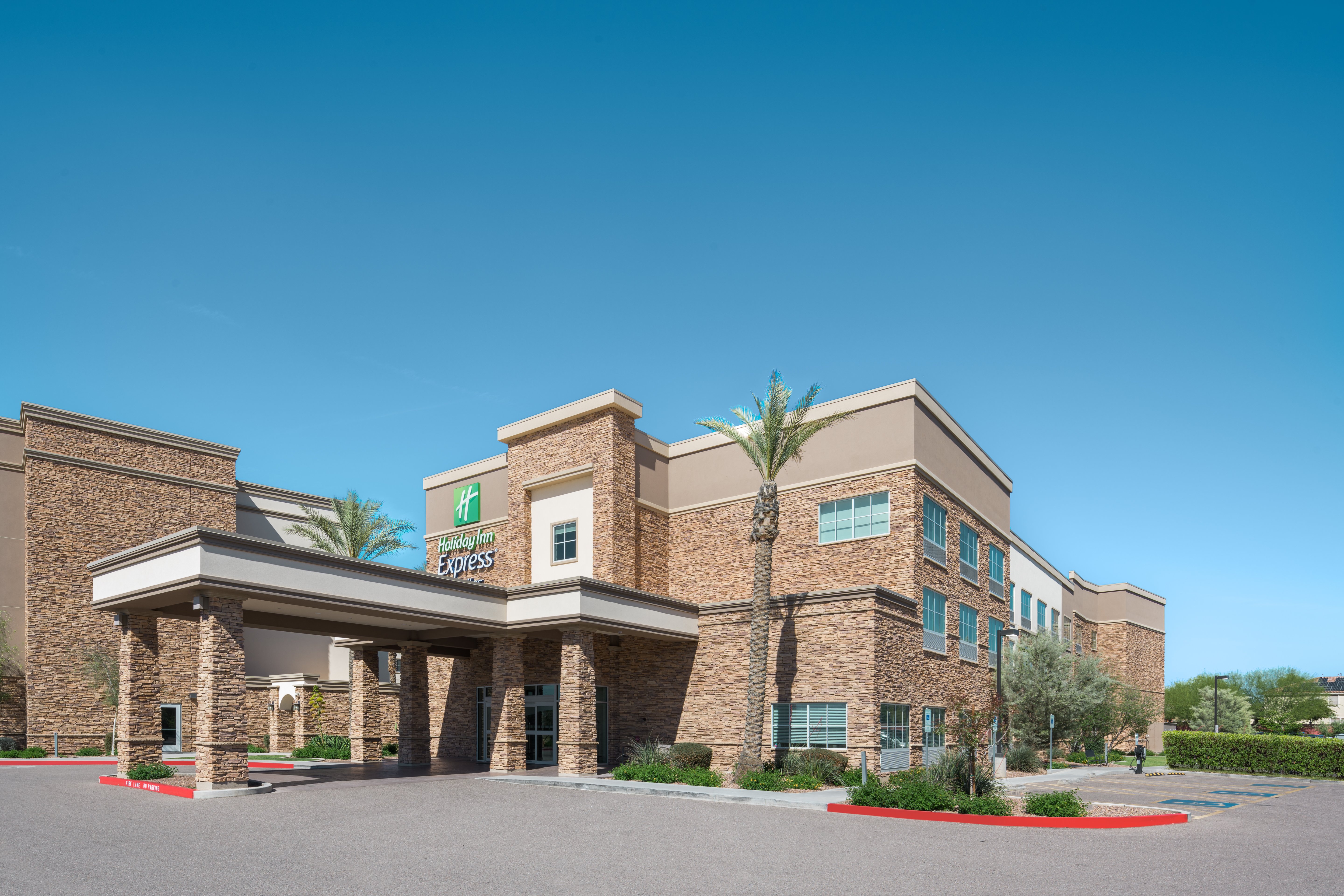 Holiday Inn Express and Suites Phoenix East - Gilbert 56/66