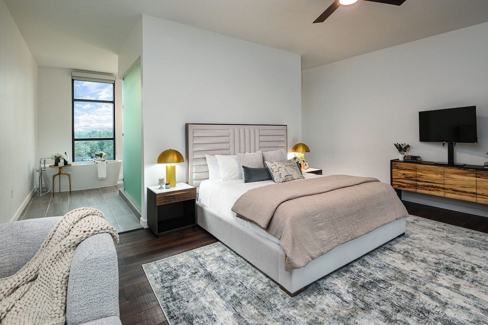 LOFT, LUXURY