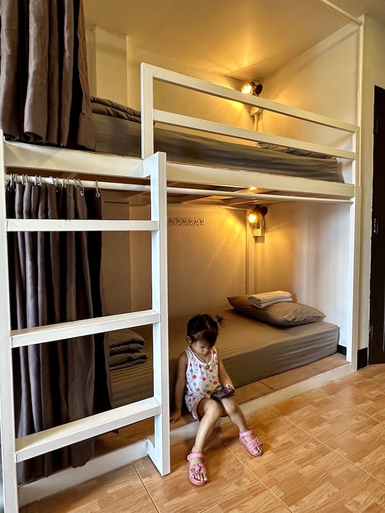 84 Gallery - Hostel 37/42