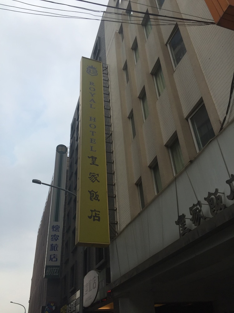 Royal Hotel 3/33