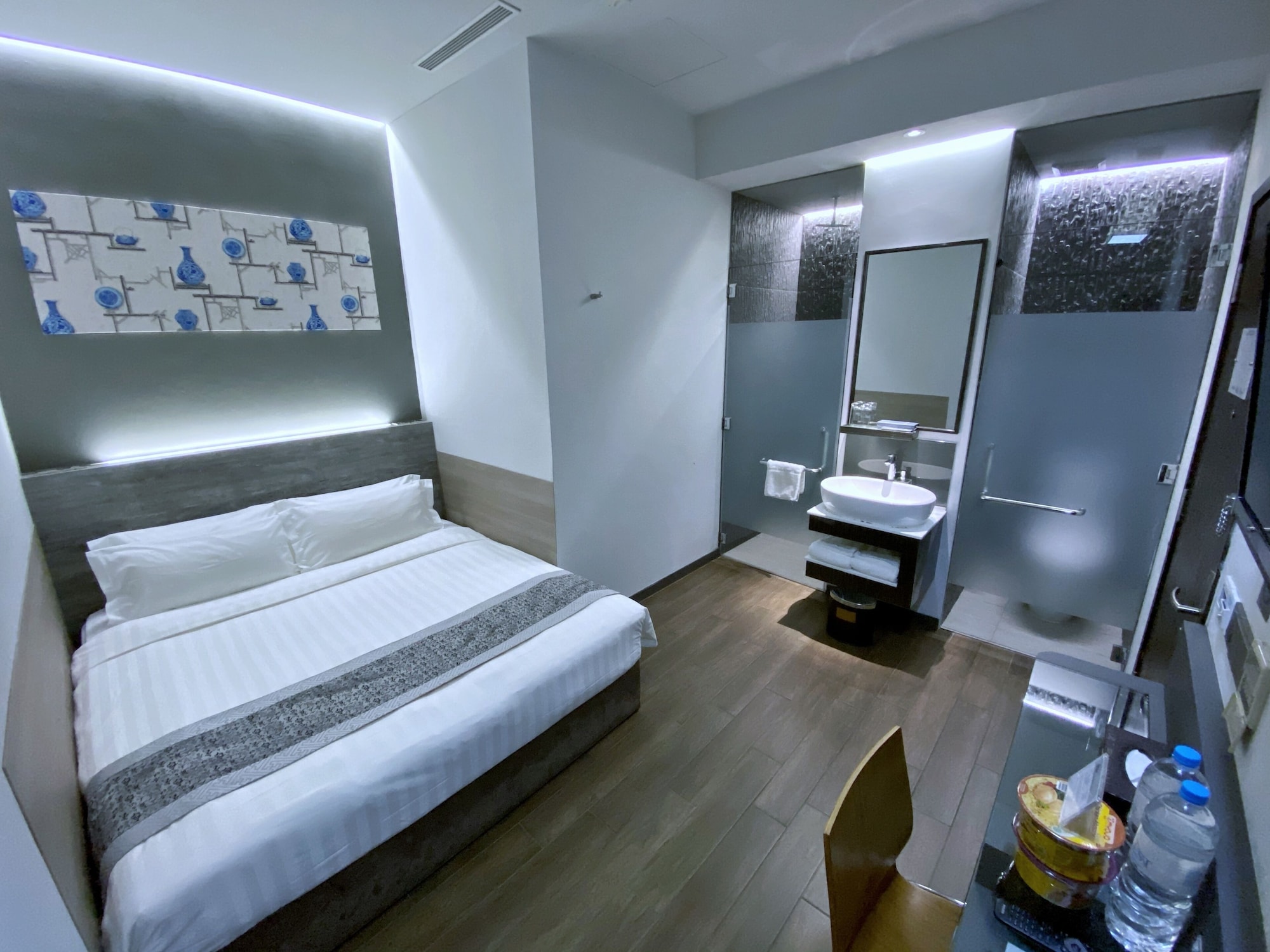 SUPERIOR, DOUBLE BED, NO WINDOW