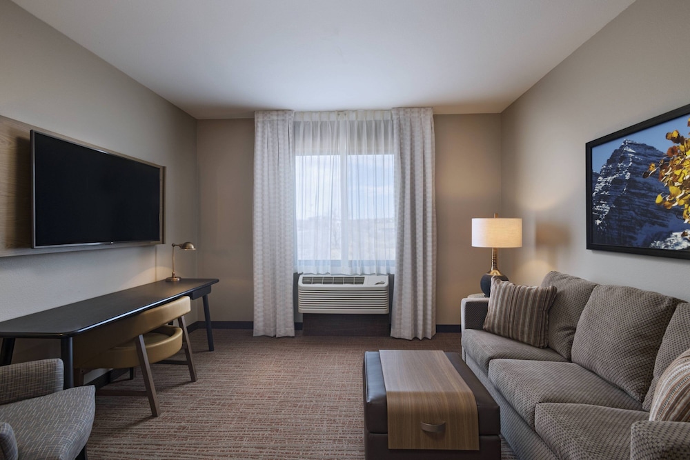 Fairfield Inn & Suites By Marriott Colorado Springs East/Ballpark 33/41