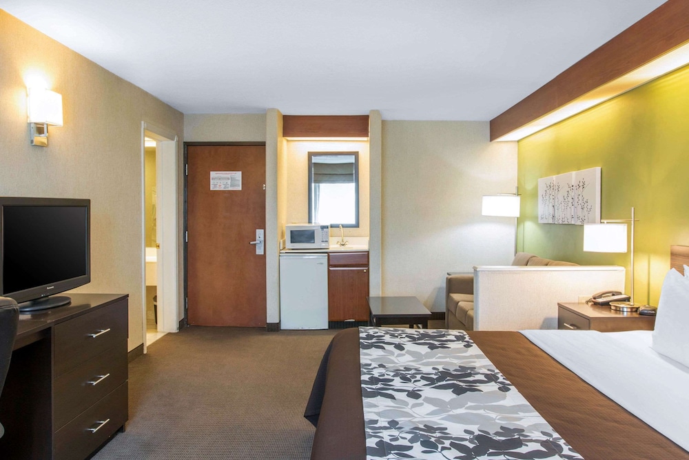 Sleep Inn & Suites Oregon OH 12/32