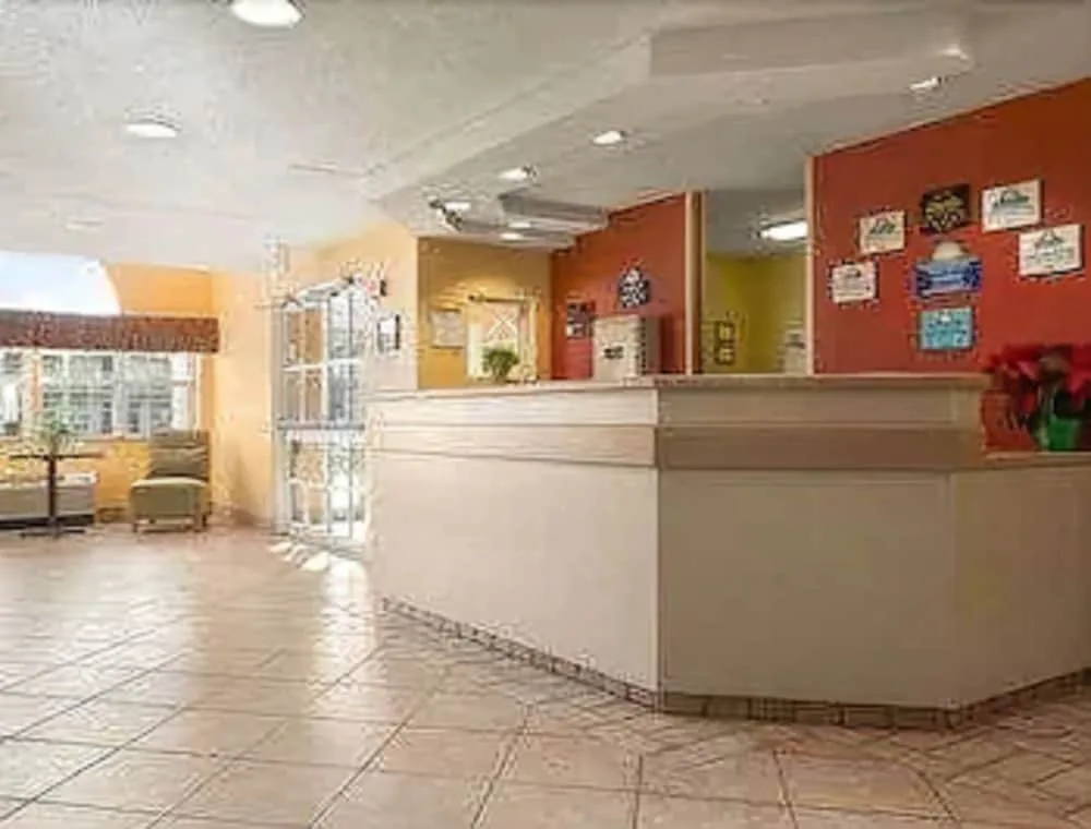 Days Inn And Suites by Wyndham Lafayette In 7/22