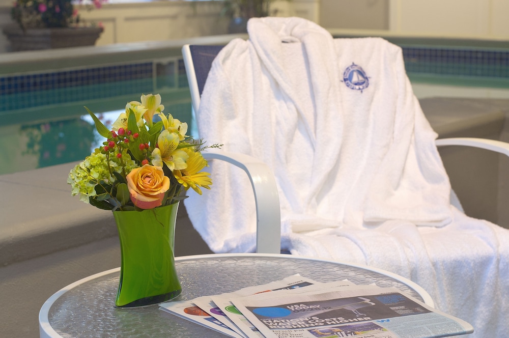 Salem Waterfront Hotel and Suites 25/45