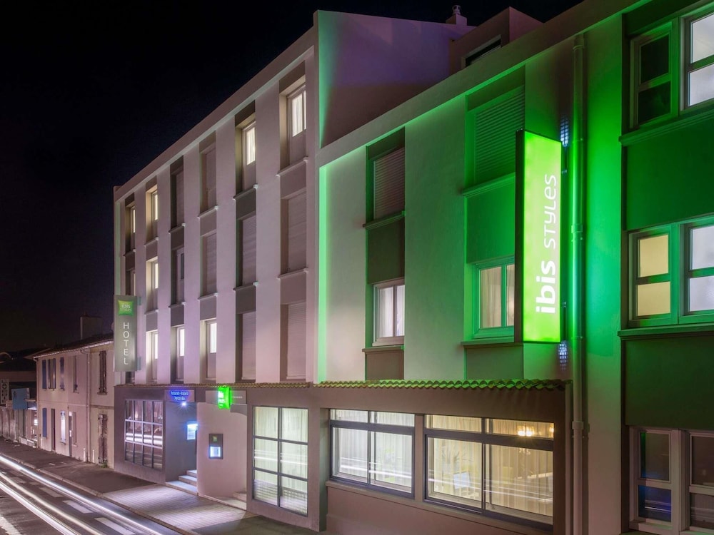 IBIS STYLES SAINT GILLES CROIX DE VIE 4/77