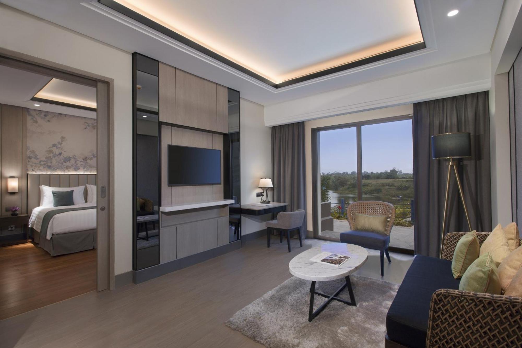 Pine, Suite, King Bed, Terrace
